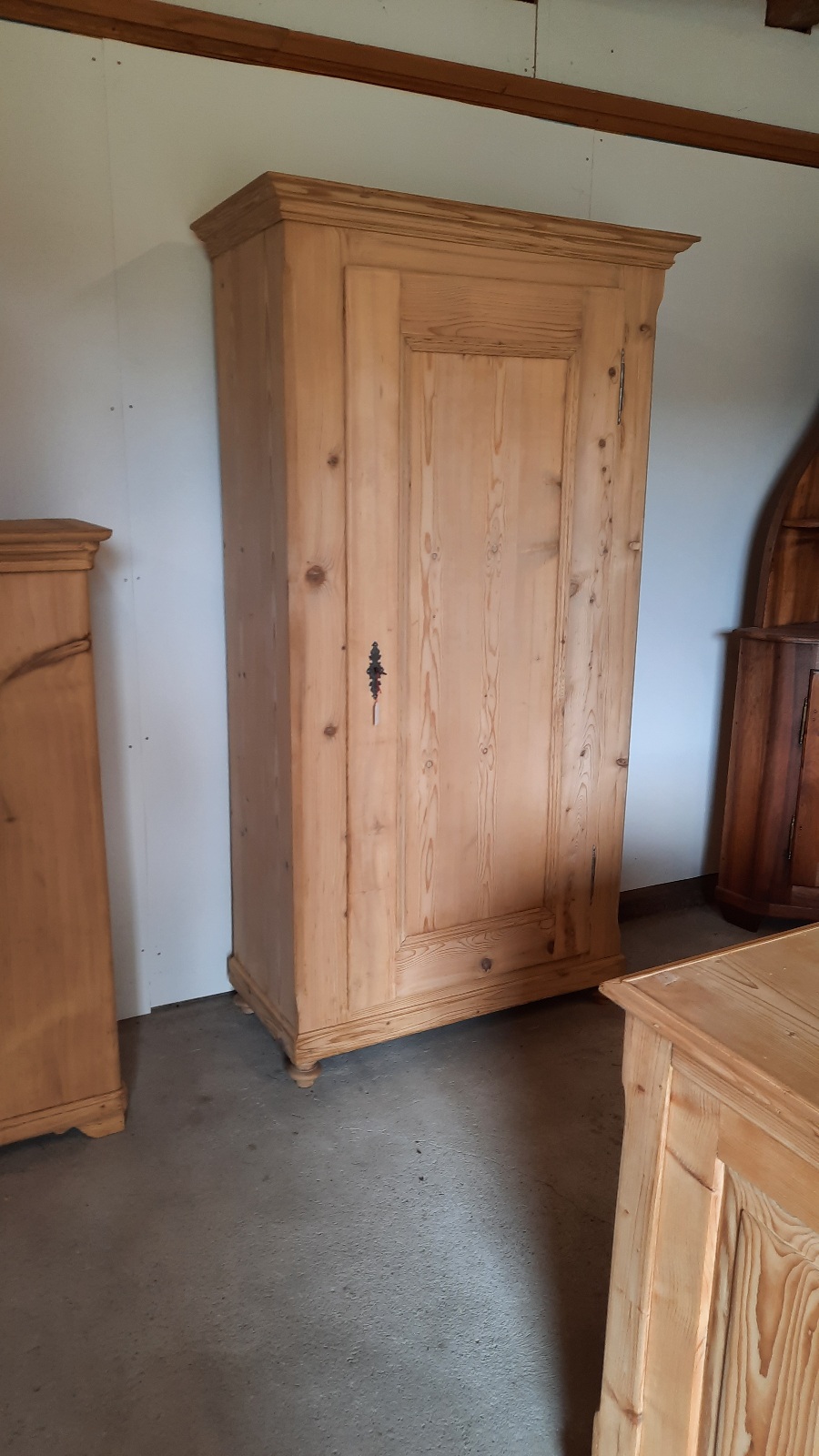 Schränke u. Schaffreiten – Alte Möbel Markt